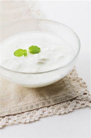 Cup of yogurt Photographie de stock - Premium Libres de Droits, Code: 622-06964395