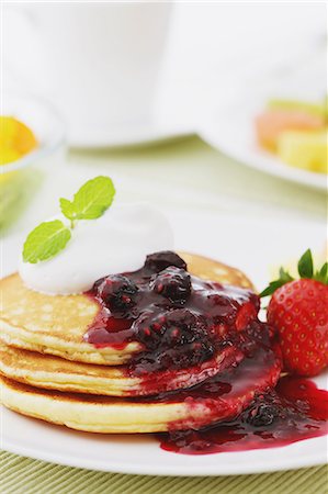 simsearch:622-08123053,k - Pancakes and fruits Stock Photo - Premium Royalty-Free, Code: 622-06964403