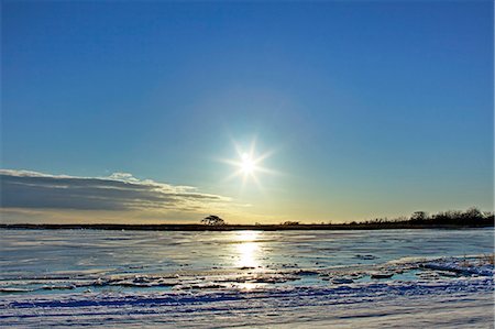 simsearch:622-06398211,k - Sunrise at Betsukai harbor, Hokkaido Photographie de stock - Premium Libres de Droits, Code: 622-07117712