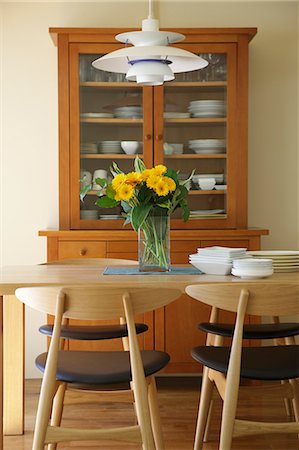 flowers arrangement for dining room - Dining room Stock Photo - Premium Royalty-Free, Code: 622-07355688