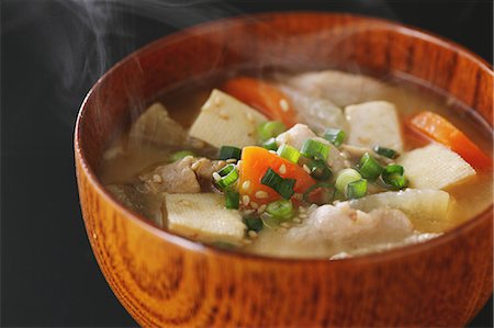 simsearch:622-06548971,k - Japanese style Miso Soup Photographie de stock - Premium Libres de Droits, Code: 622-07355710