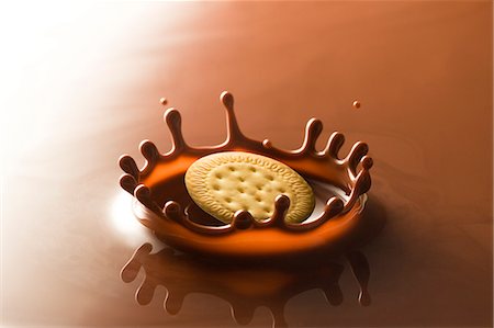 Biscuit and chocolate crown Stock Photo - Premium Royalty-Free, Code: 622-07519551