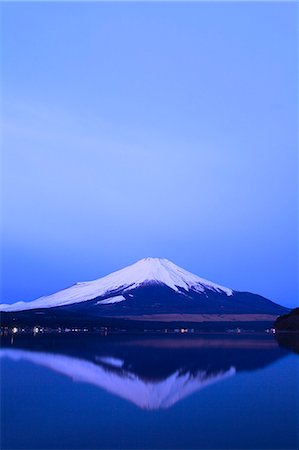 Mount Fuji Foto de stock - Royalty Free Premium, Número: 622-07519856