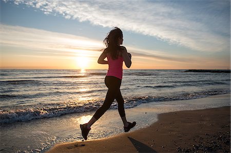 sunsets with trains - Young Girl Running On The Beach Photographie de stock - Premium Libres de Droits, Code: 622-07735996