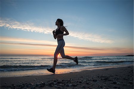 runner female - Young Girl Running On The Beach Stock Photo - Premium Royalty-Free, Code: 622-07735991