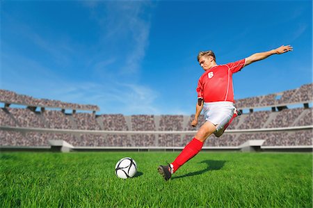 Soccer Player Kicking The Ball Photographie de stock - Premium Libres de Droits, Code: 622-07736020