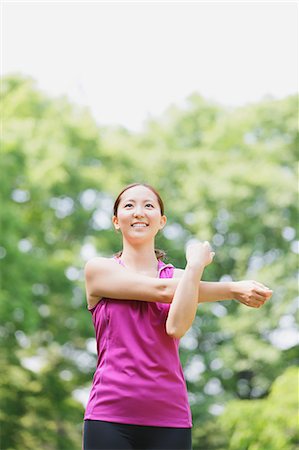 Young Japanese girl stretching in the park Photographie de stock - Premium Libres de Droits, Code: 622-07760592