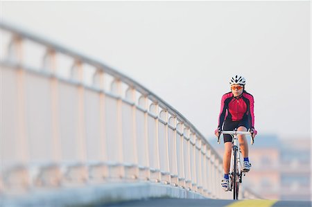 Young Japanese girl cycling Foto de stock - Sin royalties Premium, Código: 622-07760697