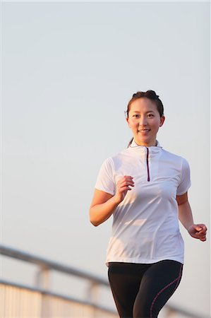 simsearch:622-08355632,k - Young Japanese girl jogging Foto de stock - Sin royalties Premium, Código: 622-07760698