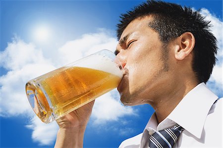 sweaty asian men - Japanese businessman drinking draft beer Stock Photo - Premium Royalty-Free, Code: 622-07810652