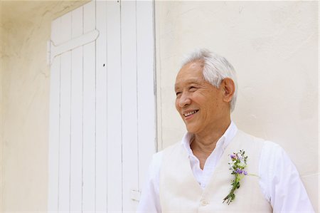 Senior adult Japanese man smiling Foto de stock - Sin royalties Premium, Código: 622-07810950