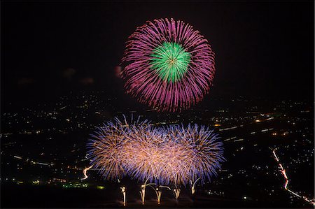 fuegos artificiales - Fireworks Foto de stock - Sin royalties Premium, Código: 622-07841143