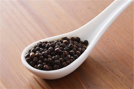 simsearch:622-08007198,k - Black Pepper Stock Photo - Premium Royalty-Free, Code: 622-08007171