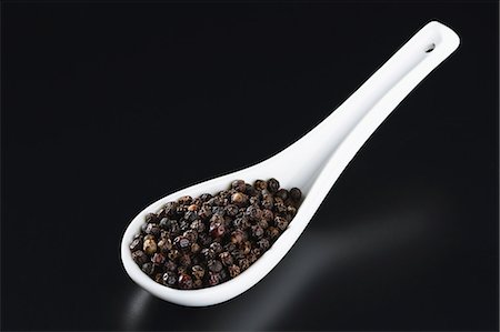 simsearch:622-08007164,k - Black Pepper Photographie de stock - Premium Libres de Droits, Code: 622-08007200