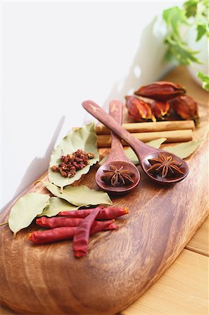 star anise - Assorted spices Photographie de stock - Premium Libres de Droits, Code: 622-08007236