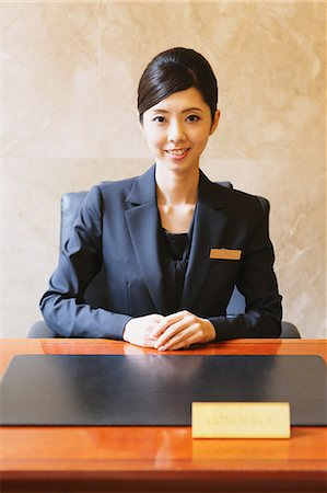 Japanese female hotel concierge Photographie de stock - Premium Libres de Droits, Code: 622-08007241