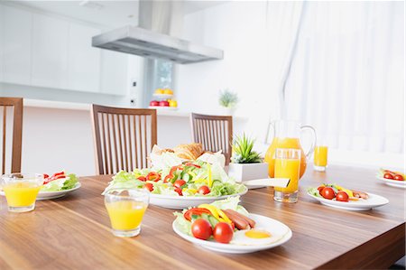 food table - Breakfast in the kitchen Stock Photo - Premium Royalty-Free, Code: 622-08122691