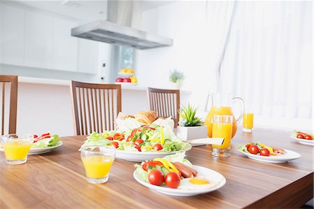 dining table nobody - Breakfast in the kitchen Stock Photo - Premium Royalty-Free, Code: 622-08122691