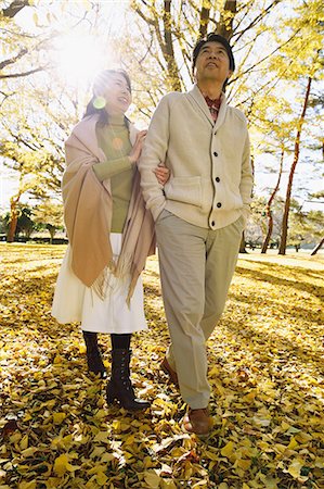 friends walking in park - Senior Japanese couple in a city park in Autumn Stock Photo - Premium Royalty-Free, Code: 622-08122794