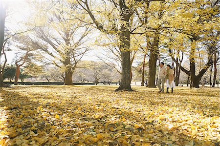 ethnic family backlit - Senior Japanese couple in a city park in Autumn Stock Photo - Premium Royalty-Free, Code: 622-08122791