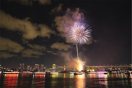 simsearch:855-02987020,k - Fireworks in Odaiba bay, Tokyo, Japan Foto de stock - Sin royalties Premium, Código: 622-08122849