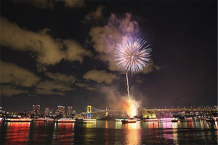 simsearch:622-08122855,k - Fireworks in Odaiba bay, Tokyo, Japan Foto de stock - Sin royalties Premium, Código: 622-08122849