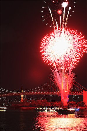 rainbow bridge - Fireworks in Odaiba bay, Tokyo, Japan Foto de stock - Sin royalties Premium, Código: 622-08122856