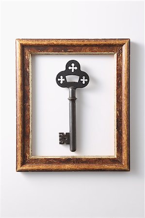 simsearch:6111-06729288,k - Vintage key and frame Stock Photo - Premium Royalty-Free, Code: 622-08123027