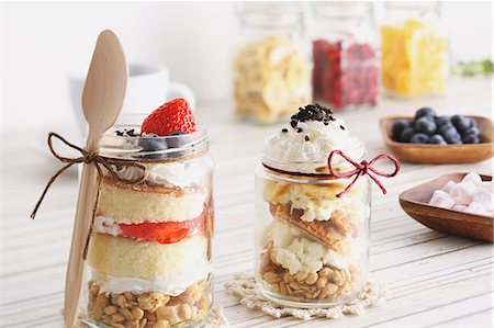 Jar sweets Stock Photo - Premium Royalty-Free, Code: 622-08123053