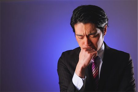 simsearch:622-08123111,k - Tired Japanese businessman Photographie de stock - Premium Libres de Droits, Code: 622-08123105