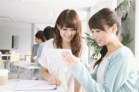 friends talking on college campus - University student in the school cafe Stock Photo - Premium Royalty-Free, Code: 622-08123668