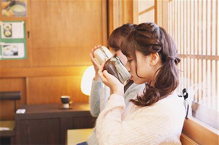 Young Japanese women enjoying Maccha green tea in Kawagoe, Japan Foto de stock - Sin royalties Premium, Código: 622-08123707