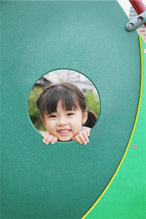 simsearch:622-08139068,k - Young girl playing in the park Photographie de stock - Premium Libres de Droits, Code: 622-08139065