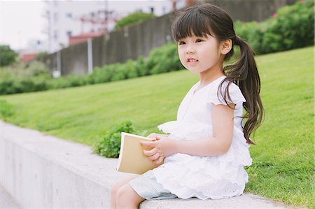 simsearch:622-08139068,k - Young girl sitting with a book Photographie de stock - Premium Libres de Droits, Code: 622-08139069