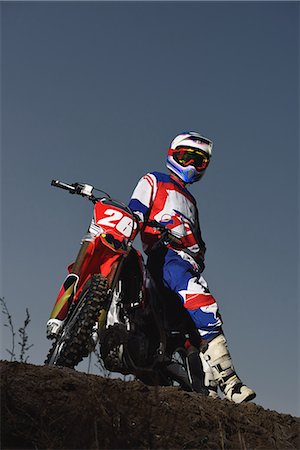 simsearch:622-08355453,k - Motocross biker on dirt track Stockbilder - Premium RF Lizenzfrei, Bildnummer: 622-08355450