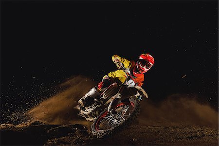 simsearch:622-08355796,k - Motocross biker on dirt track Foto de stock - Sin royalties Premium, Código: 622-08355468
