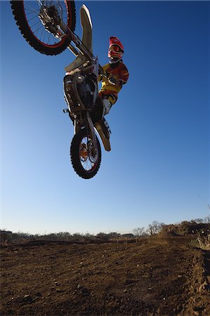 Motocross biker on dirt track Photographie de stock - Premium Libres de Droits, Code: 622-08355487