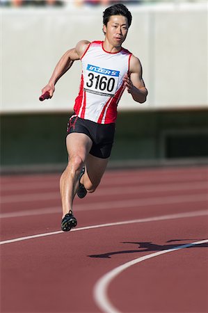 Japanese male sprinter running on track Foto de stock - Sin royalties Premium, Código: 622-08355540