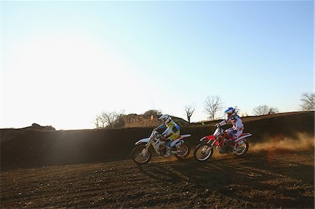 simsearch:622-08355542,k - Motocross bikers on dirt track Fotografie stock - Premium Royalty-Free, Codice: 622-08355599