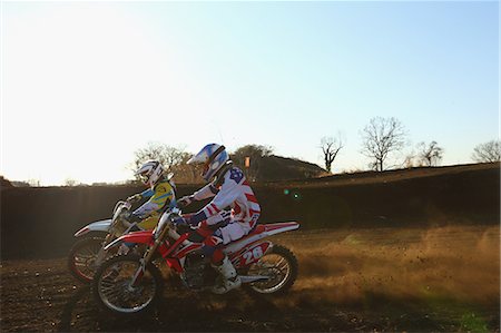 simsearch:622-08355542,k - Motocross bikers on dirt track Fotografie stock - Premium Royalty-Free, Codice: 622-08355600