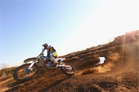 simsearch:622-08355879,k - Motocross biker on dirt track Photographie de stock - Premium Libres de Droits, Code: 622-08355603