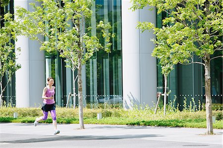 people smart phone workout not innovation not office - Young Japanese woman running downtown Tokyo Stock Photo - Premium Royalty-Free, Code: 622-08355663