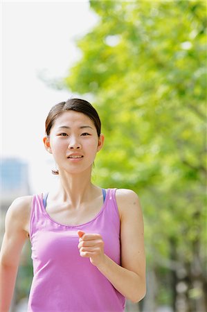 simsearch:622-08355685,k - Young Japanese woman running downtown Tokyo Photographie de stock - Premium Libres de Droits, Code: 622-08355673