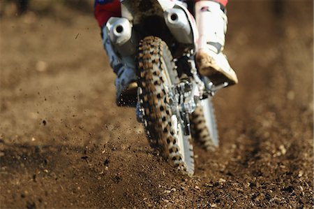 Motocross biker on dirt track Foto de stock - Sin royalties Premium, Código: 622-08355864