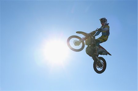 Motocross biker jumping over dirt track Photographie de stock - Premium Libres de Droits, Code: 622-08355867