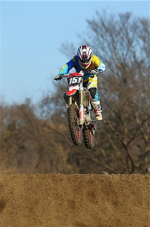 simsearch:622-08355580,k - Motocross biker on dirt track Foto de stock - Sin royalties Premium, Código: 622-08355861