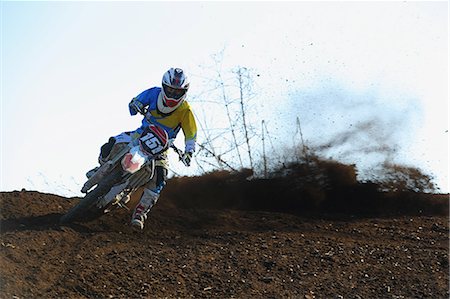 simsearch:622-08355796,k - Motocross biker on dirt track Foto de stock - Sin royalties Premium, Código: 622-08355874