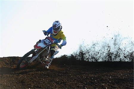 simsearch:622-08355497,k - Motocross biker on dirt track Stockbilder - Premium RF Lizenzfrei, Bildnummer: 622-08355877