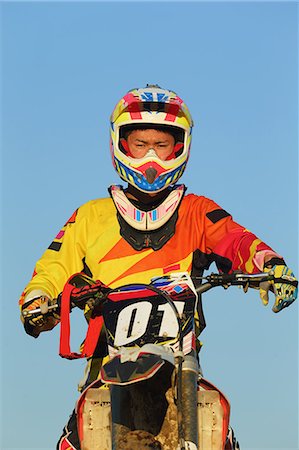 simsearch:622-08355453,k - Motocross biker on dirt track Stockbilder - Premium RF Lizenzfrei, Bildnummer: 622-08355886