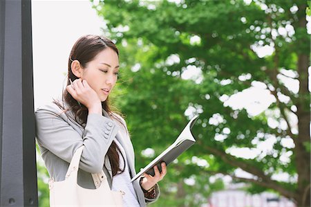 Japanese attractive businesswoman in downtown Tokyo Stock Photo - Premium Royalty-Free, Code: 622-08482388